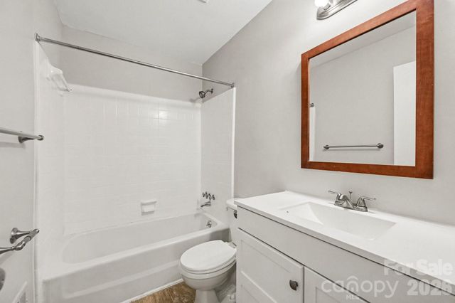 2726 Meadowcliff Drive, Charlotte, NC 28215