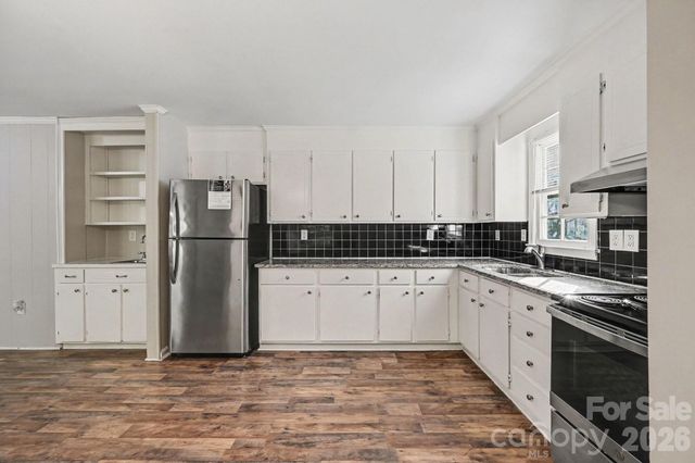 2726 Meadowcliff Drive, Charlotte, NC 28215