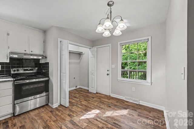 2726 Meadowcliff Drive, Charlotte, NC 28215