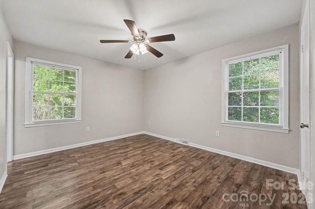 2726 Meadowcliff Drive, Charlotte, NC 28215
