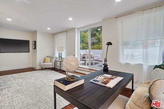 1100 N Beverly Glen Boulevard, Los Angeles, CA 90077