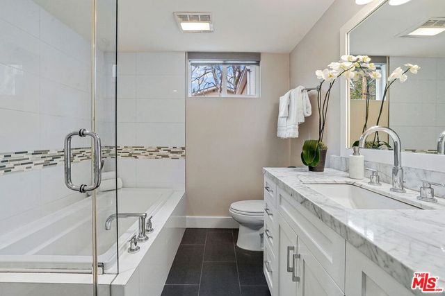 1100 N Beverly Glen Boulevard, Los Angeles, CA 90077