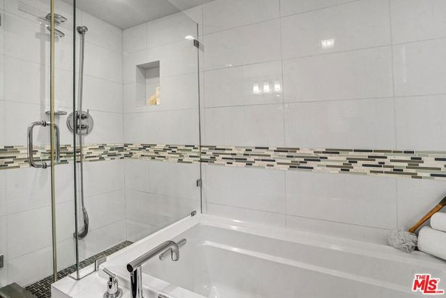 1100 N Beverly Glen Boulevard, Los Angeles, CA 90077