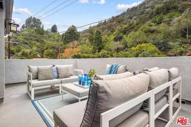 1100 N Beverly Glen Boulevard, Los Angeles, CA 90077