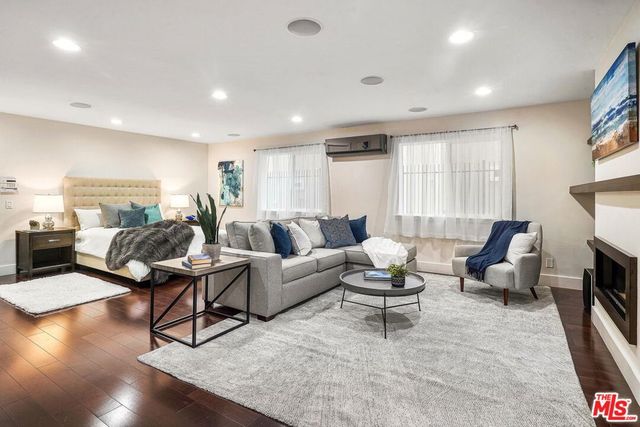 1100 N Beverly Glen Boulevard, Los Angeles, CA 90077