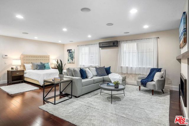 1100 N Beverly Glen Boulevard, Los Angeles, CA 90077