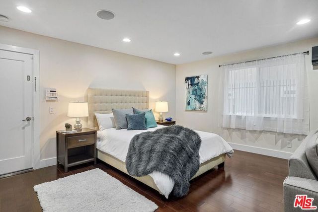 1100 N Beverly Glen Boulevard, Los Angeles, CA 90077