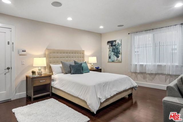 1100 N Beverly Glen Boulevard, Los Angeles, CA 90077