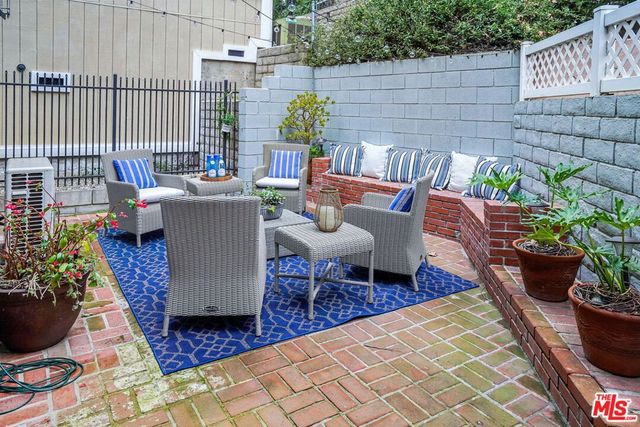 1100 N Beverly Glen Boulevard, Los Angeles, CA 90077