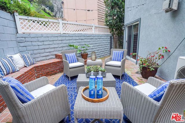 1100 N Beverly Glen Boulevard, Los Angeles, CA 90077