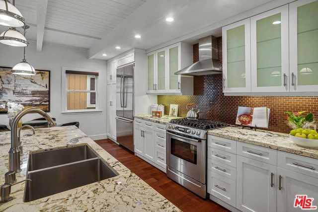 1100 N Beverly Glen Boulevard, Los Angeles, CA 90077