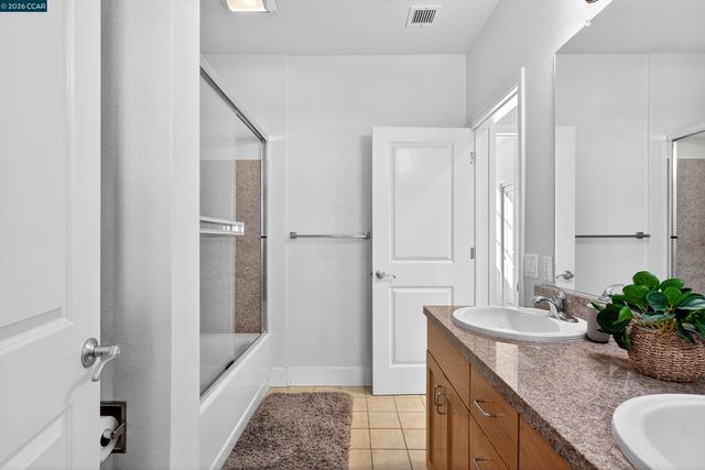 1517 Brunswig Ln, Emeryville, CA 94608