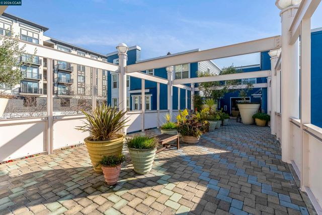 1517 Brunswig Ln, Emeryville, CA 94608