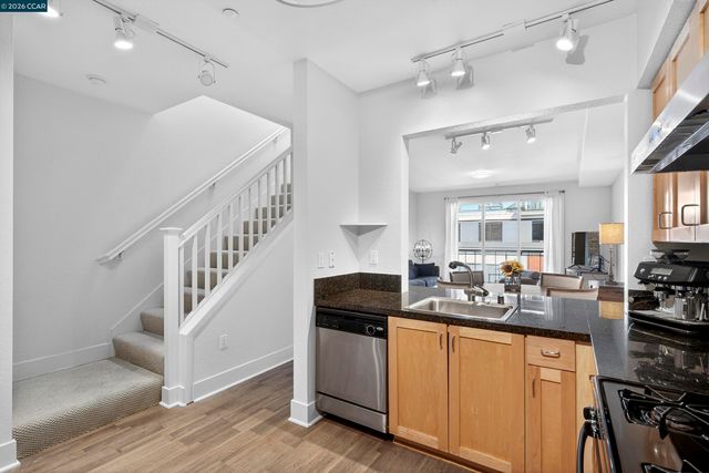 1517 Brunswig Ln, Emeryville, CA 94608