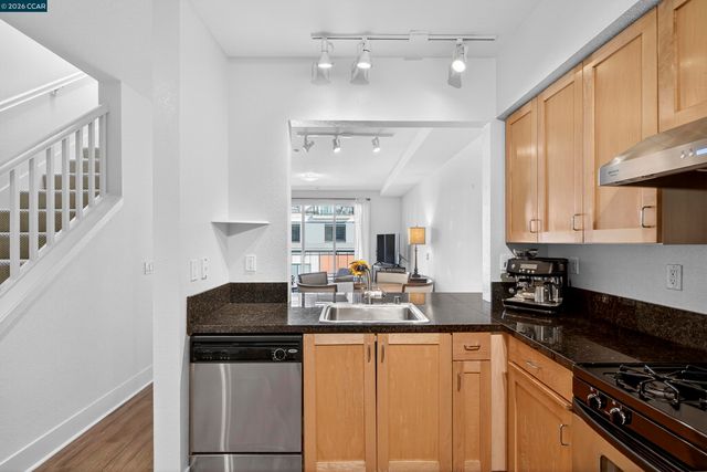 1517 Brunswig Ln, Emeryville, CA 94608