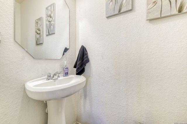 5247 Hickory Pl, San Antonio, TX 78222