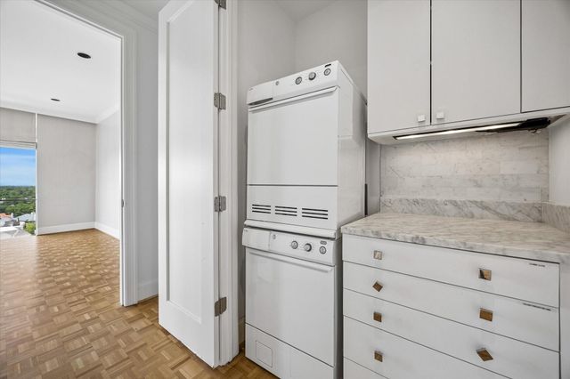 3711 San Felipe Street 10C, Houston, TX 77027
