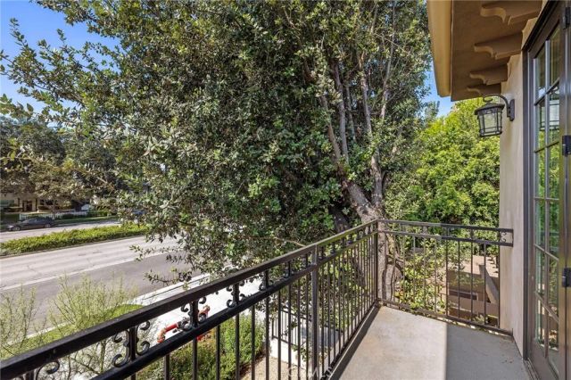 1976 Huntington Drive, South Pasadena, CA 91030