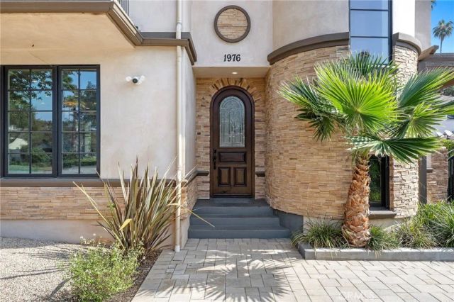 1976 Huntington Drive, South Pasadena, CA 91030