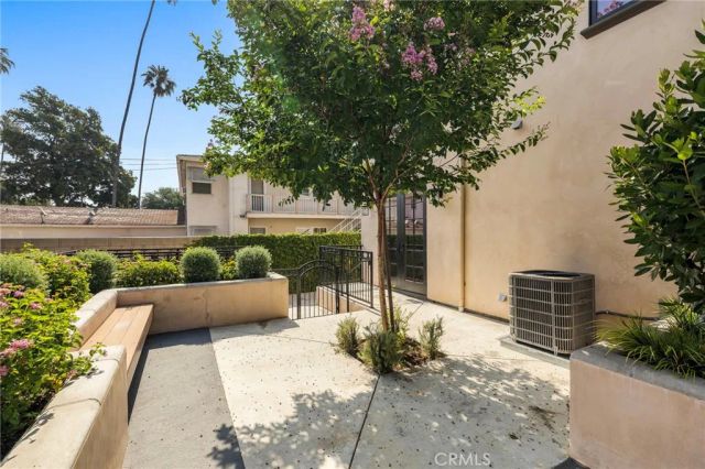 1976 Huntington Drive, South Pasadena, CA 91030