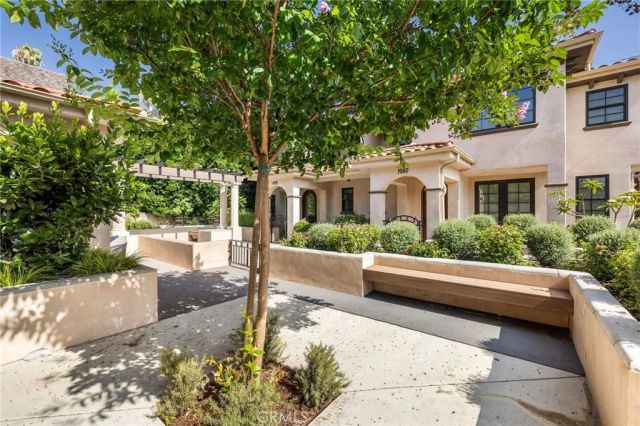 1976 Huntington Drive, South Pasadena, CA 91030