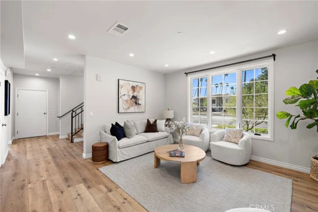 1976 Huntington Drive, South Pasadena, CA 91030