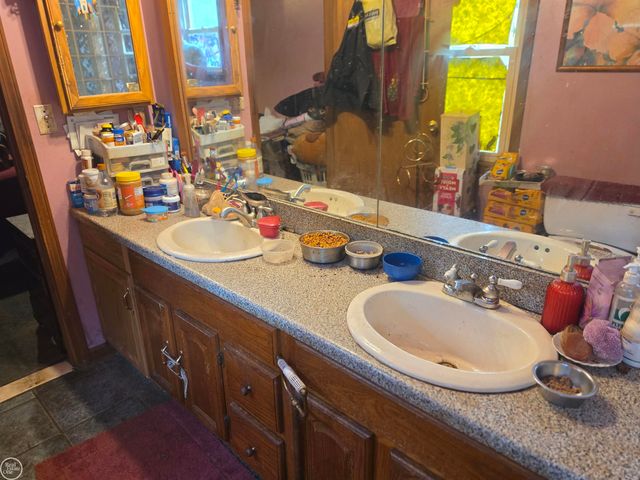21801 MIDWAY Avenue, Southfield, MI 48075