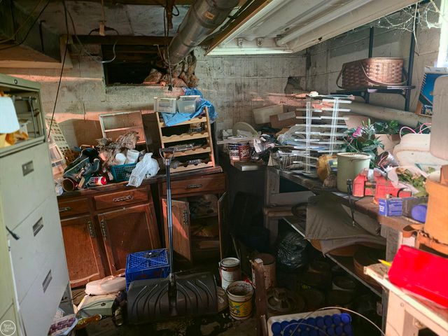 21801 MIDWAY Avenue, Southfield, MI 48075