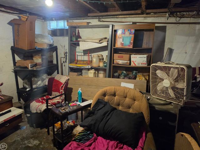 21801 MIDWAY Avenue, Southfield, MI 48075
