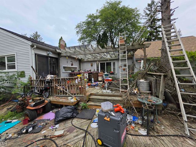 21801 MIDWAY Avenue, Southfield, MI 48075
