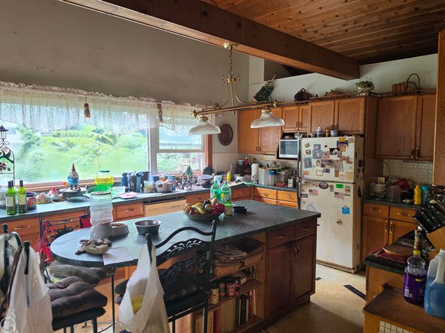 21801 MIDWAY Avenue, Southfield, MI 48075