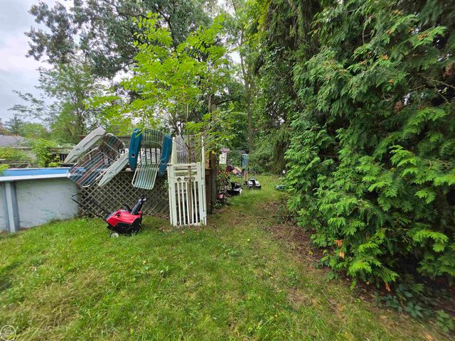 21801 MIDWAY Avenue, Southfield, MI 48075