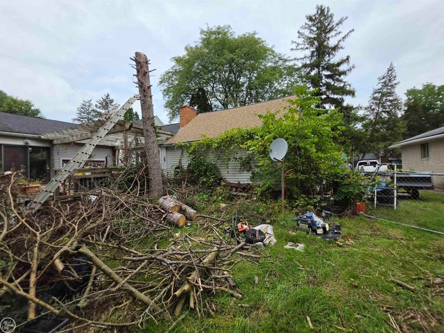 21801 MIDWAY Avenue, Southfield, MI 48075