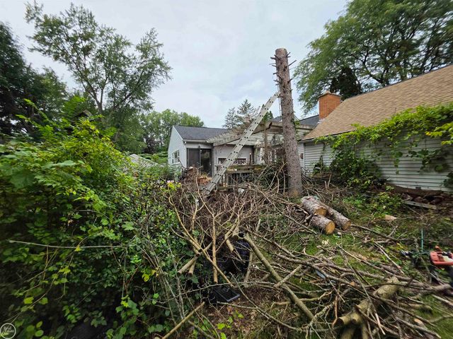 21801 MIDWAY Avenue, Southfield, MI 48075