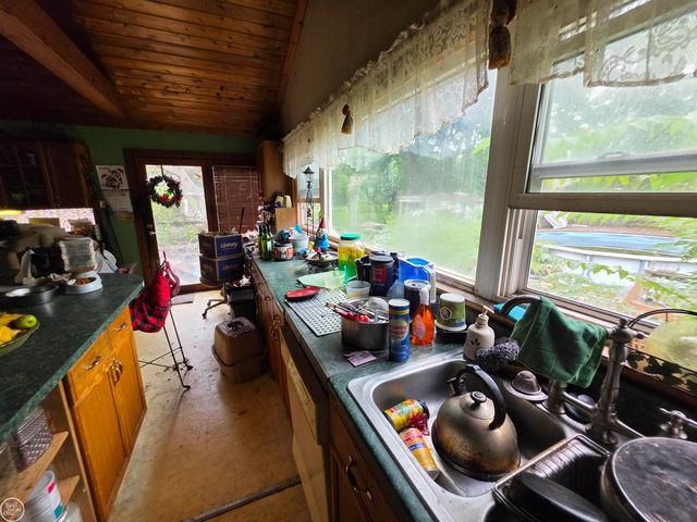 21801 MIDWAY Avenue, Southfield, MI 48075