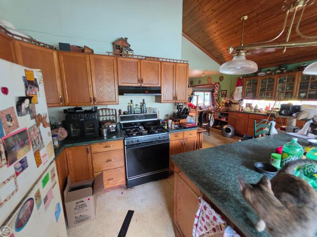 21801 MIDWAY Avenue, Southfield, MI 48075