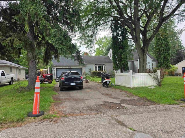 21801 MIDWAY Avenue, Southfield, MI 48075