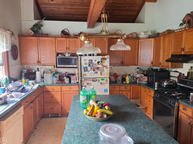 21801 MIDWAY Avenue, Southfield, MI 48075