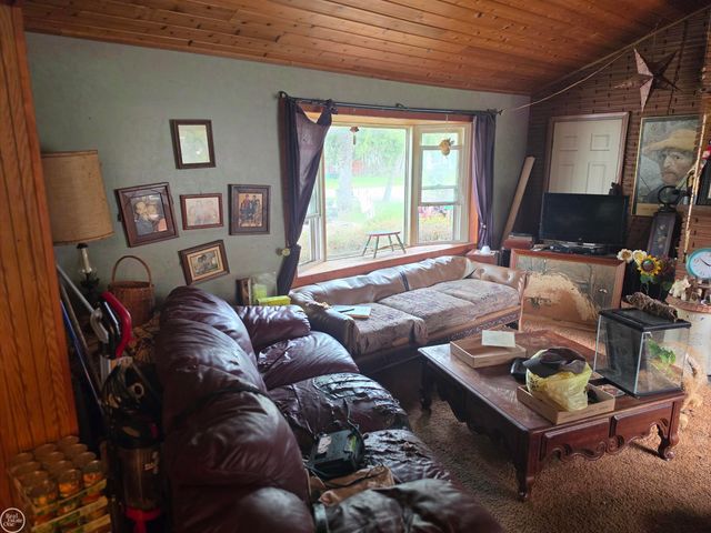 21801 MIDWAY Avenue, Southfield, MI 48075