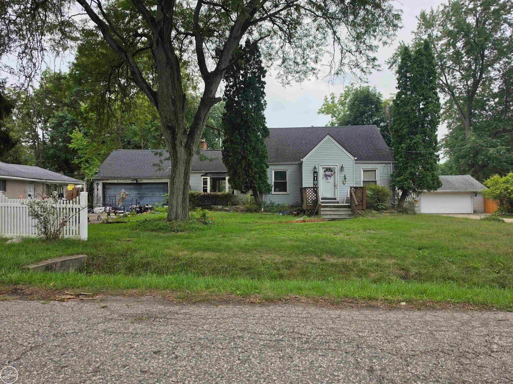 21801 MIDWAY Avenue, Southfield, MI 48075