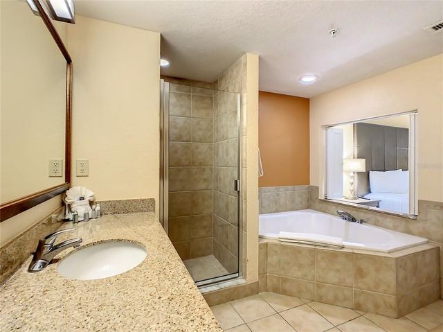12538 FLORIDAYS RESORT DR C-211, Orlando, FL 32821