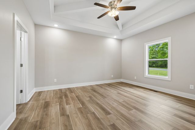 1702 Ellington Dr, Lafayette, TN 37083