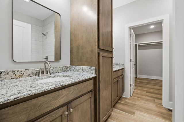 1702 Ellington Dr, Lafayette, TN 37083
