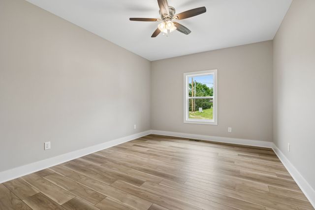 1702 Ellington Dr, Lafayette, TN 37083