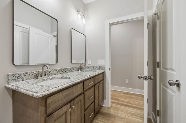 1702 Ellington Dr, Lafayette, TN 37083