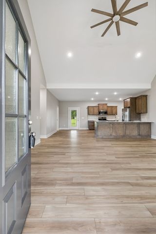 1702 Ellington Dr, Lafayette, TN 37083
