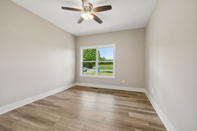 1702 Ellington Dr, Lafayette, TN 37083