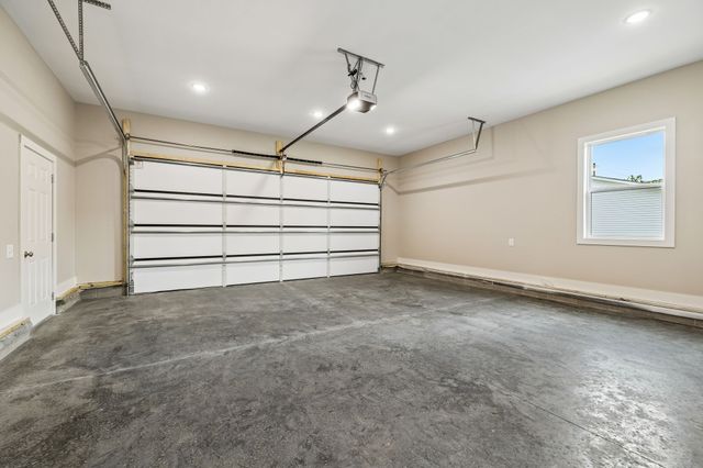1702 Ellington Dr, Lafayette, TN 37083