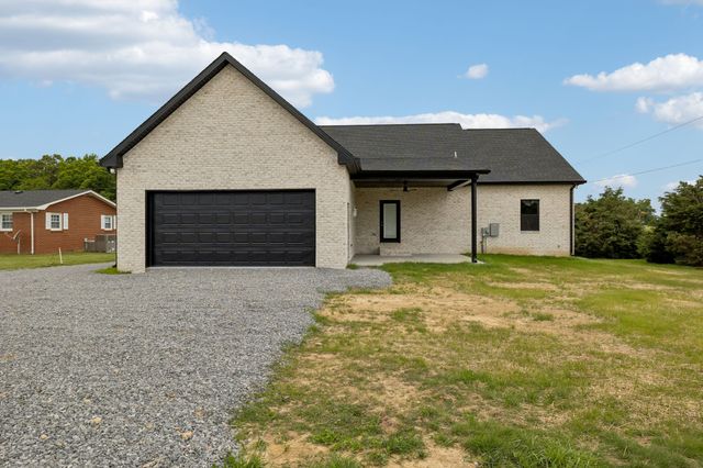 1702 Ellington Dr, Lafayette, TN 37083