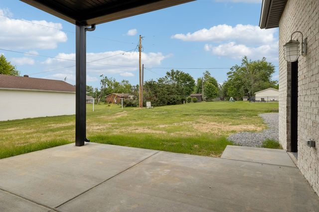 1702 Ellington Dr, Lafayette, TN 37083